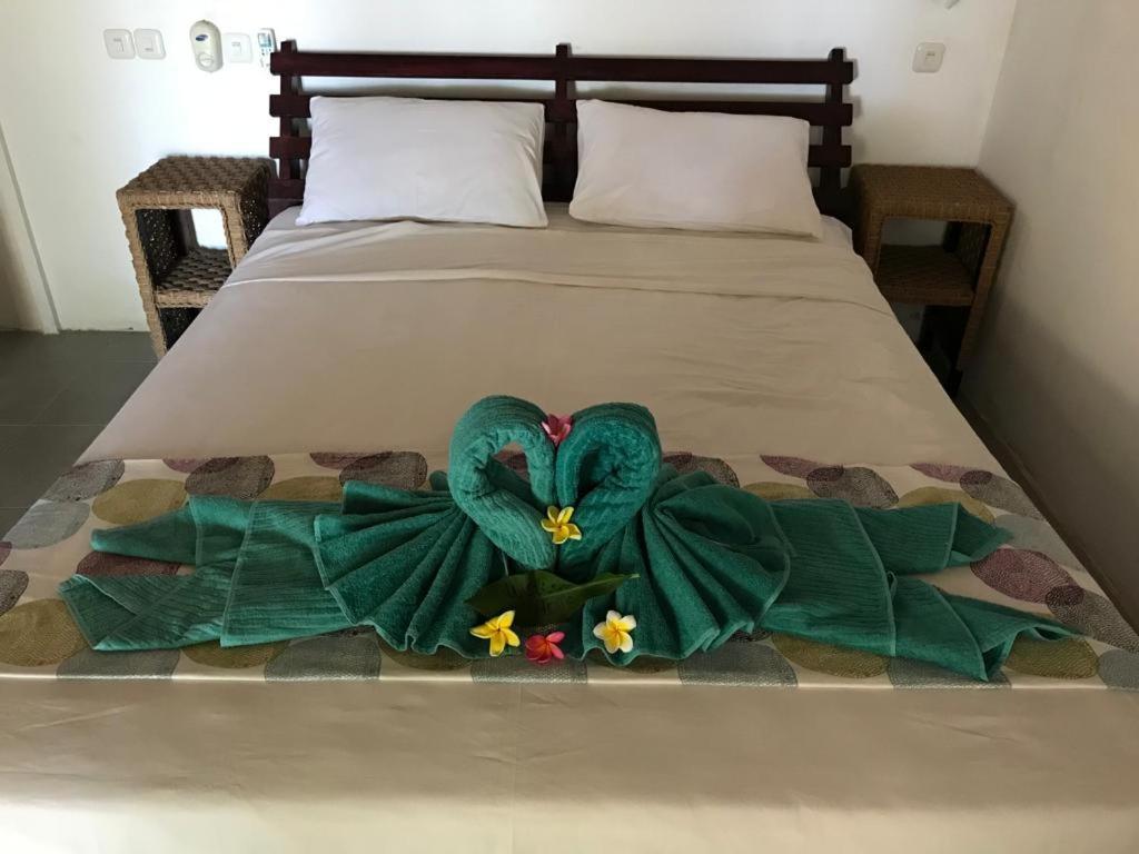 Juliantos By The Sea Hotel Gili Air Exterior foto