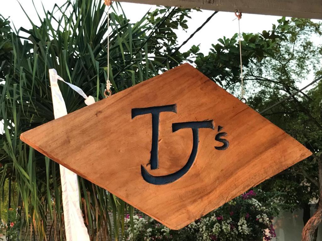 Juliantos By The Sea Hotel Gili Air Exterior foto