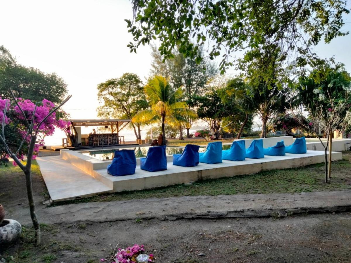 Juliantos By The Sea Hotel Gili Air Exterior foto