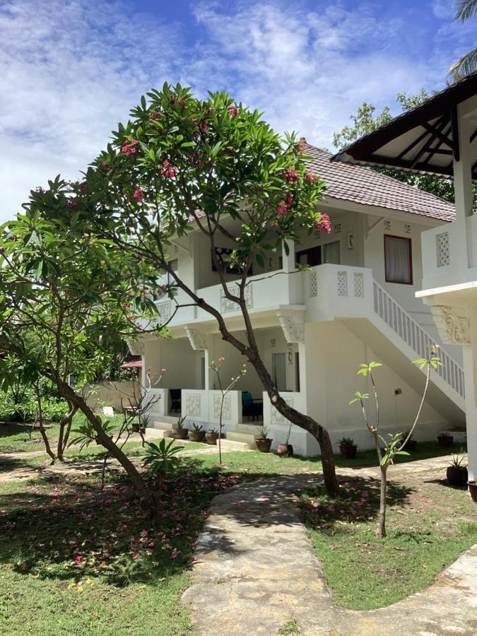 Juliantos By The Sea Hotel Gili Air Exterior foto