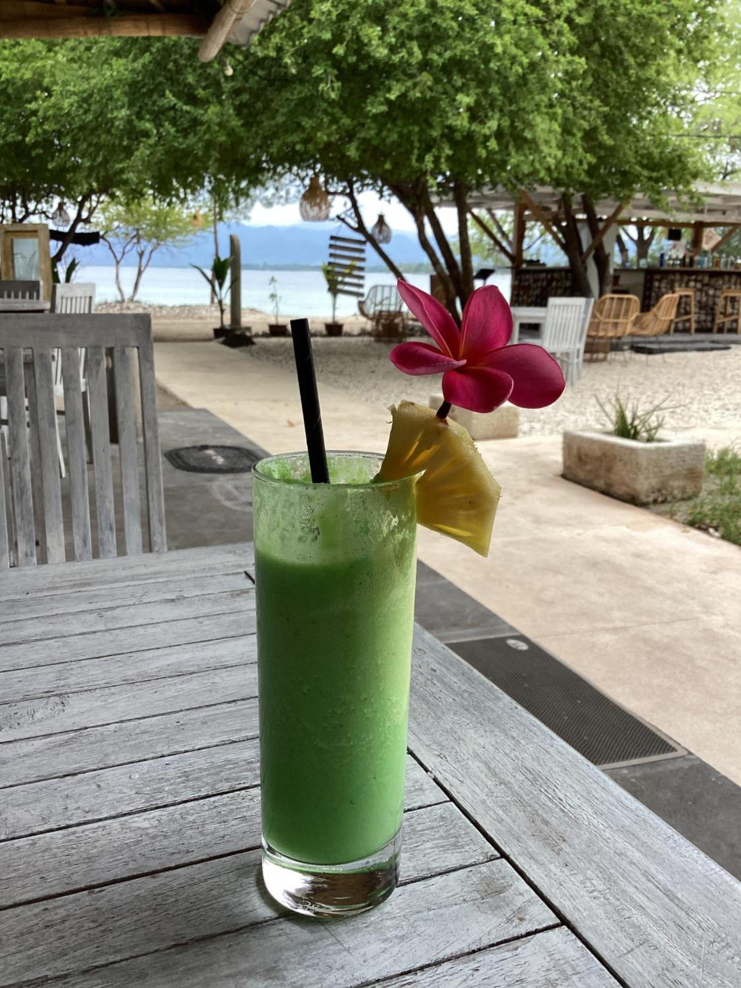 Juliantos By The Sea Hotel Gili Air Exterior foto